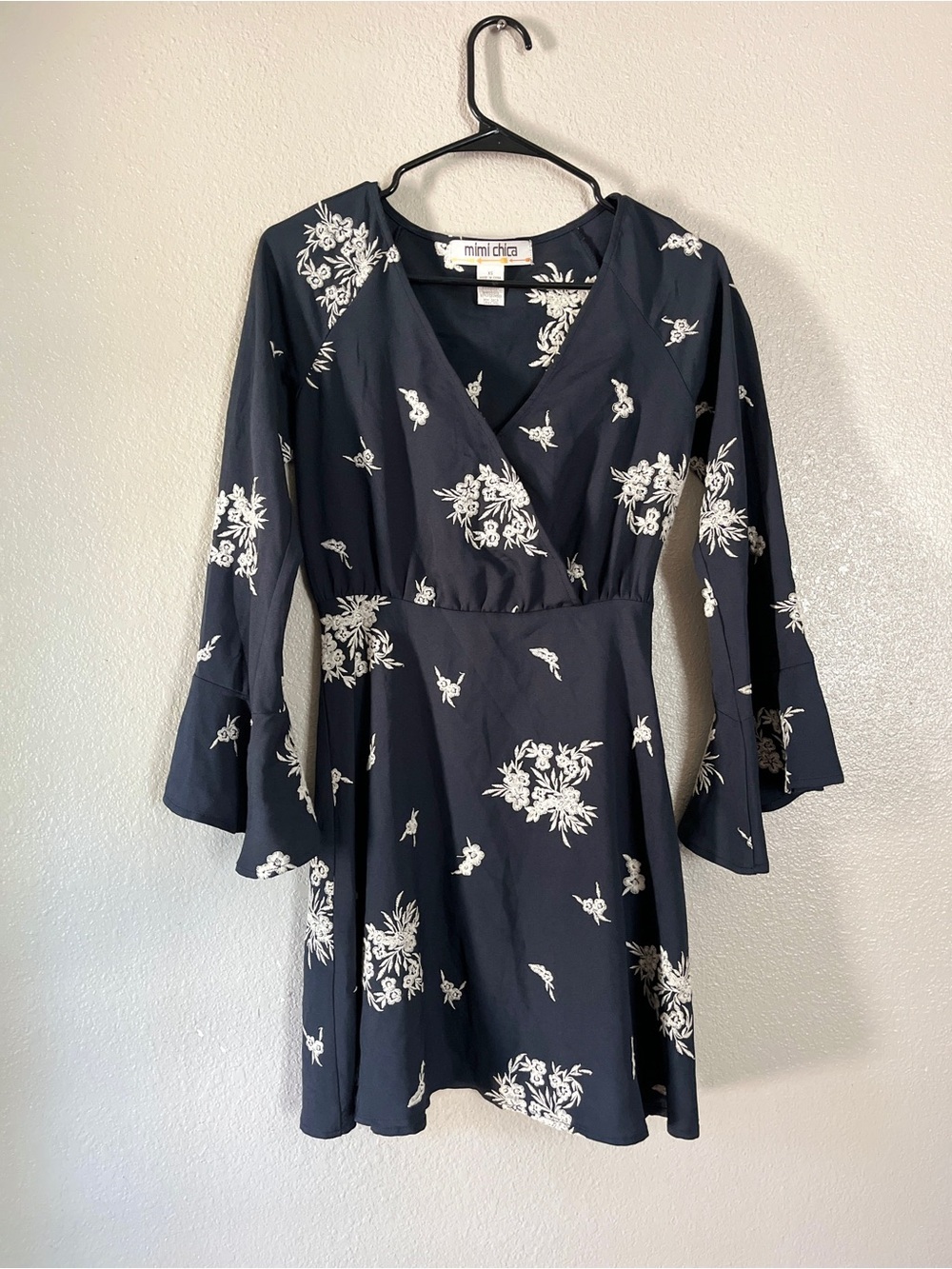 Mimi Chica Navy & Cream Floral Wrap Dress - Picture 3 of 6